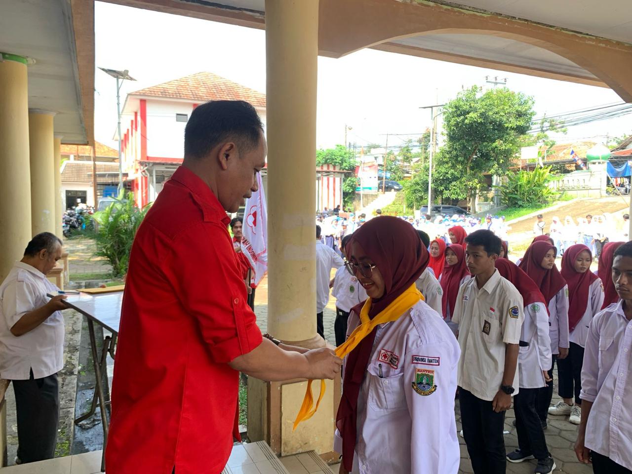 PMI Pandeglang Berkomitmen Tingkatan Kompetensi SDM Upacara Peringatan HUT PMI Kabupaten Pandeglang ke-66 di halaman Kantor PMI Kabupaten Pandeglang, Selasa (20/2).(Istimewa)