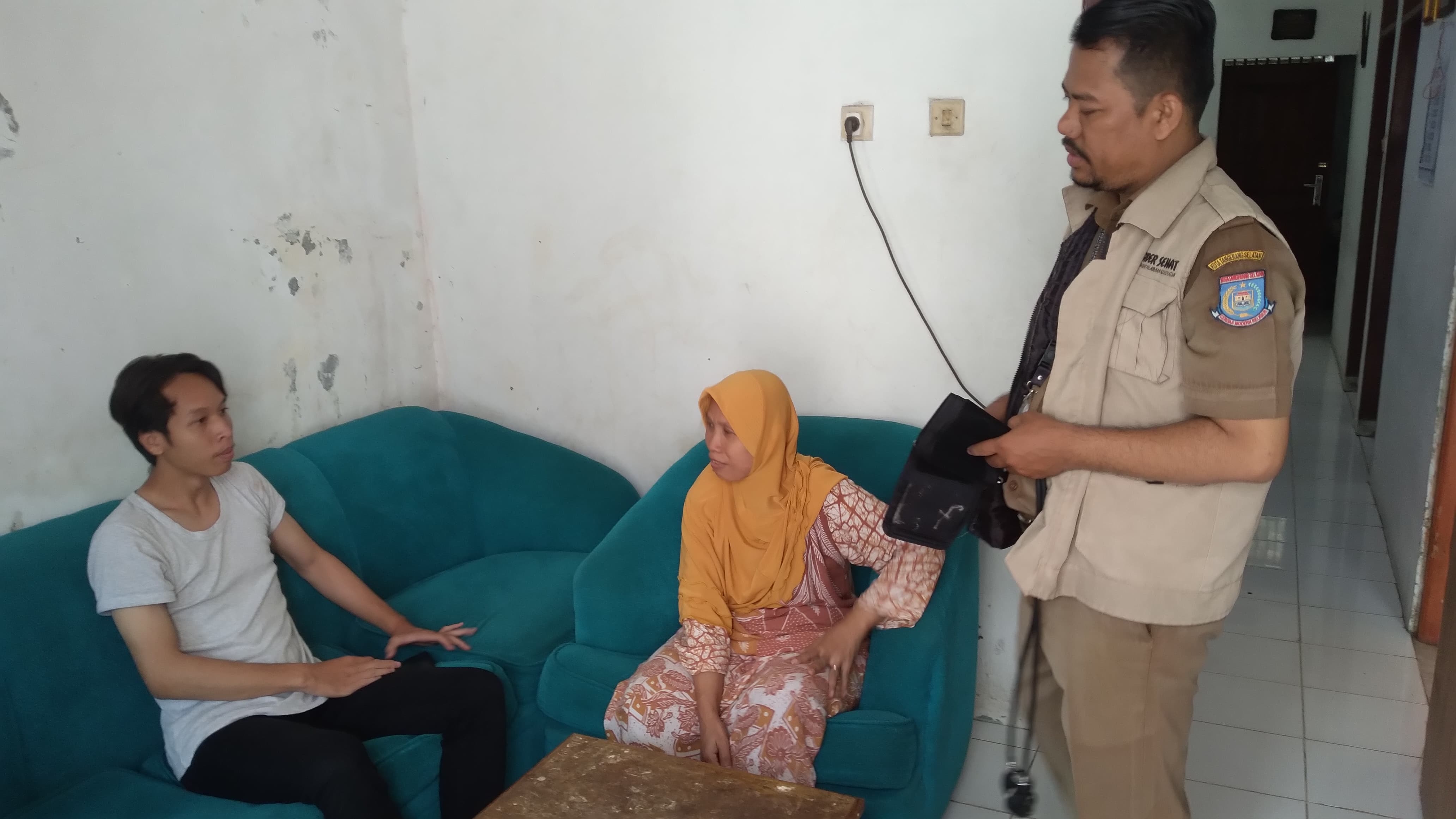 Puskesmas Ciputat Periksa Kesehatan Petugas KPPS Lewat Ngider Sehat Foto : Mg.Rizki