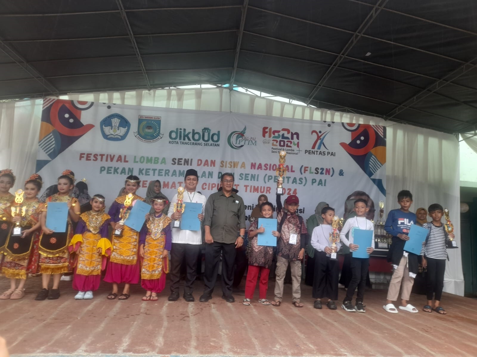 SDN Pondok Ranji 03 Juara Tingkat Ciputat Timur Siswa tingkat SD ikuti FLS2N dan PENTAS PAI tingkat Kecamatan Ciputat Timur..(mg1)