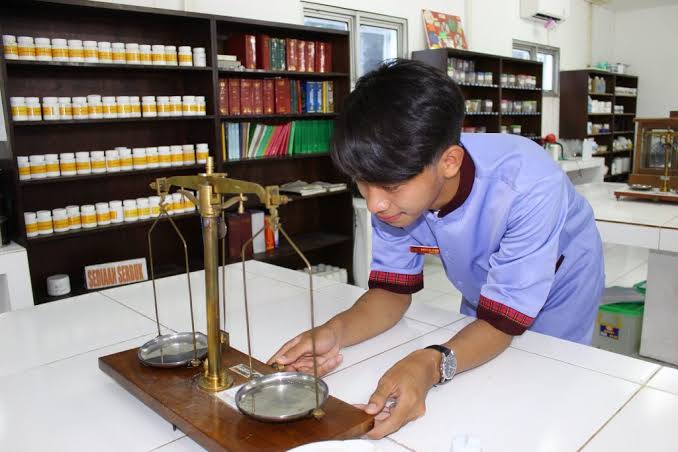 LAB.SMK Letris Indonesia 1, Jombang juga memiliki fasilitas laboratorium. (mg2)