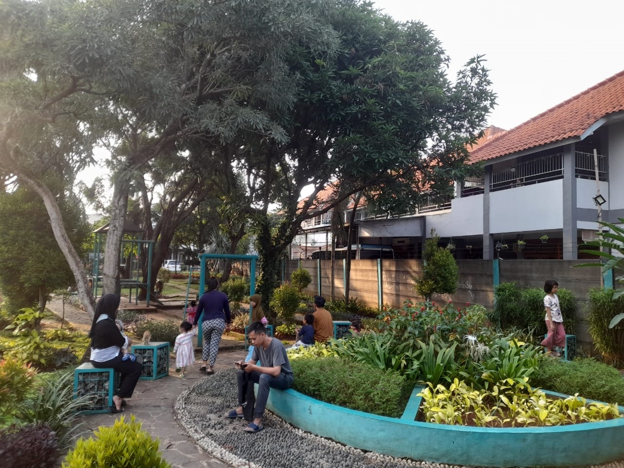 Taman Bukit Cireundeu Cocok Untuk Santai Bersama Keluarga Taman Perumahan Bukit Cireundeu jadi tempat bermain anak-anak. .(mg1)