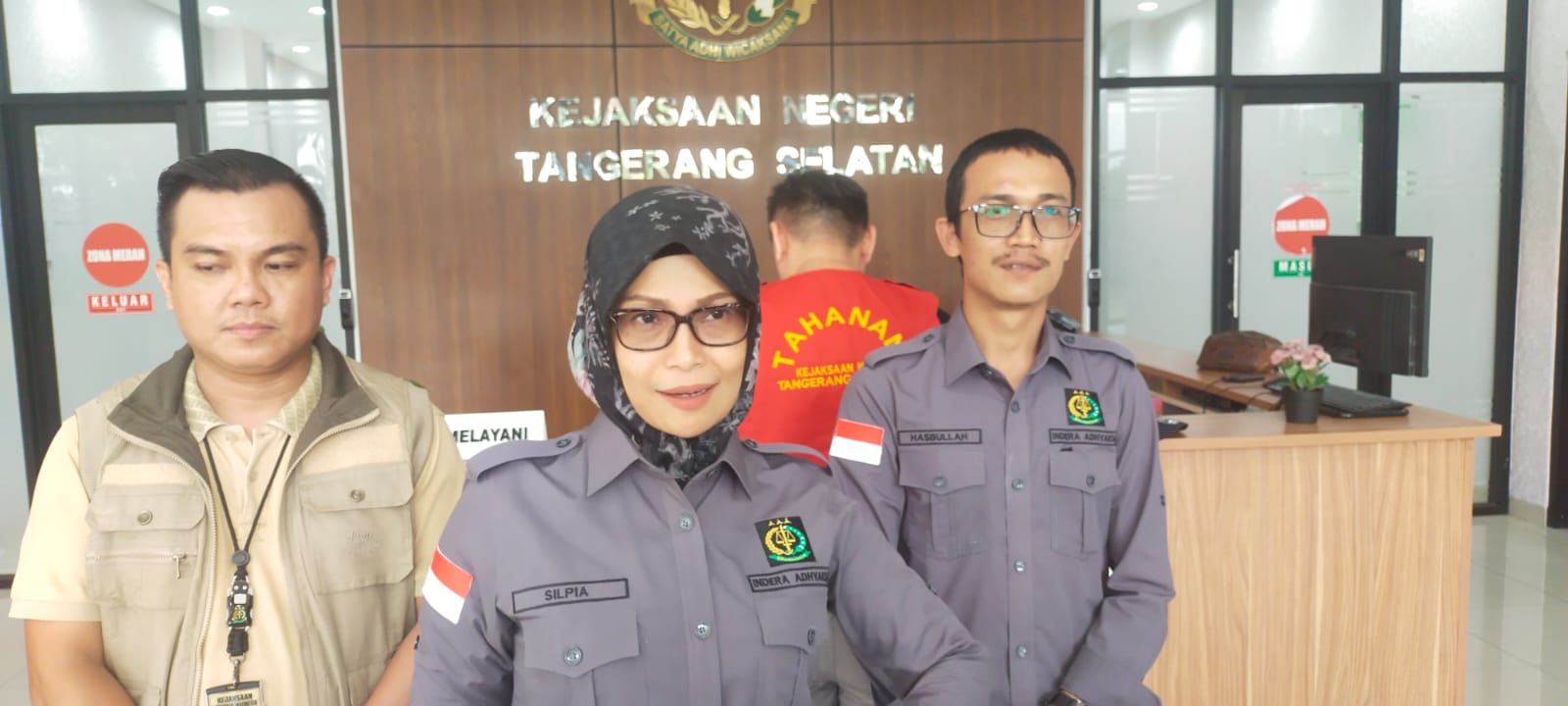 Usai Nyoblos, DPO Langsung Dibekuk Jaksa Kejari Kota Tangsel, menangkap DPO di Jakarta, usai buron sejak 2021 silam.(dra)