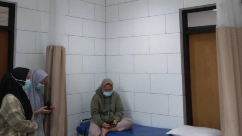 Warga Dilarikan ke Rumah Sakit Usai Keracunan Gas Pabrik Es di Tangerang Foto : Ist