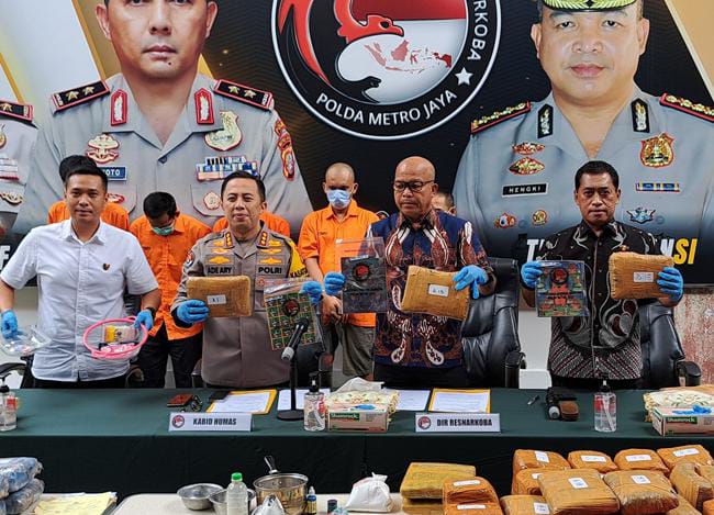 Apartemen di Jakbar Jadi Tempat Produksi Ekstasi, Pelaku Belajar dari Penjara Foto : Ist