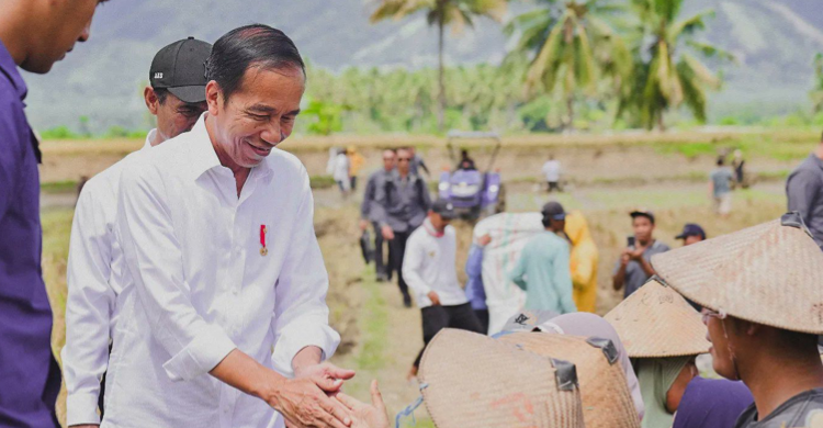 Presiden Jokowi bersama petani di Provinsi Sulawesi Tengah. Foto : Setpres