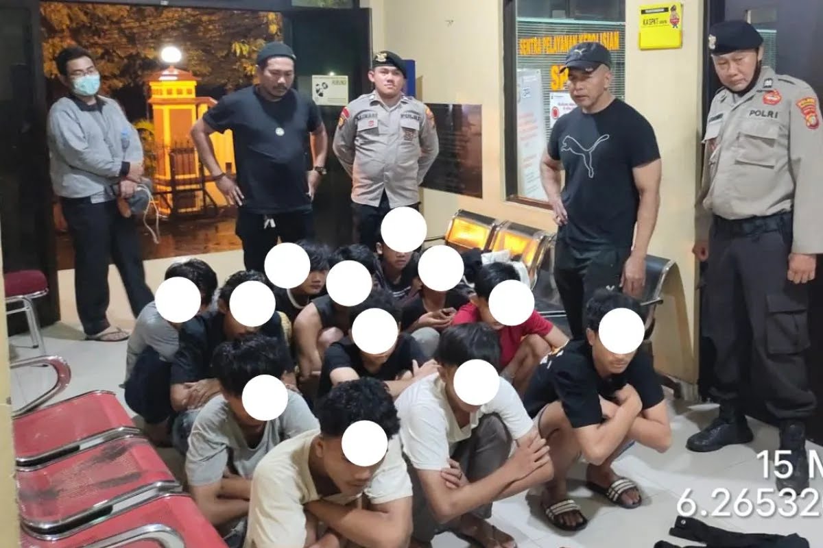 Belasan Pemuda di Jaksel Malah Perang Sarung Saat Sahur, Diamankan Polisi Foto : Ist
