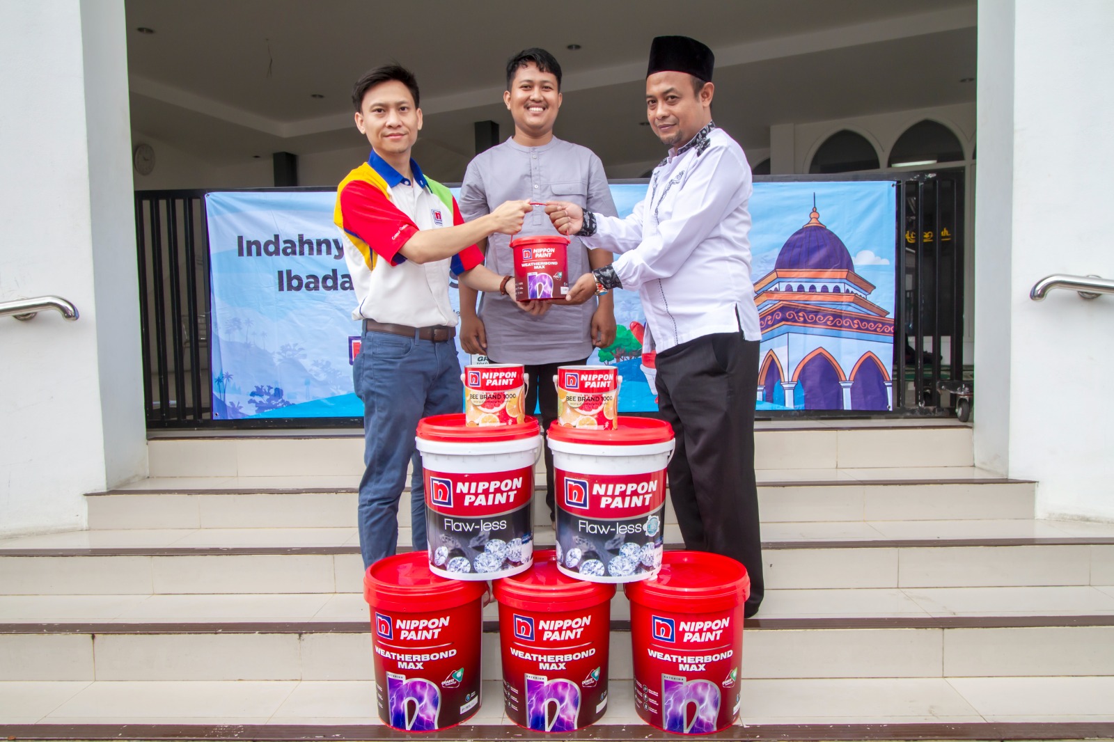 Bikin Tempat Ibadah Jadi Lebih Nyaman, Nippon Paint Fasilitasi Pengecatan 35 Masjid di Banten Nippon Paint Indonesia donasi sebanyak 1.115 liter cat dan melakukan pengecatan di 35 masjid yang berada di beberapa wilayah Banten. (tangselpos.id/lim)