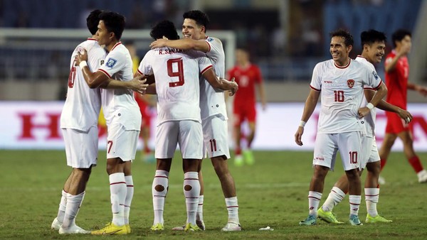 Erick Bangga, Garuda Tundukkan Vietnam Selebrasi pasukan STY. Foto : Ist