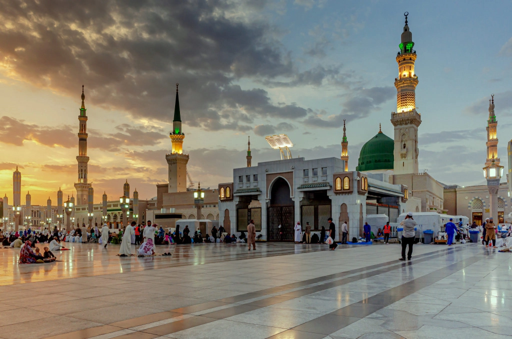 Jadwal Imsak Dan Buka Puasa Di Tangsel, Senin 21 Ramadhan 1445 H Masjid Nabawi. Foto : Ist