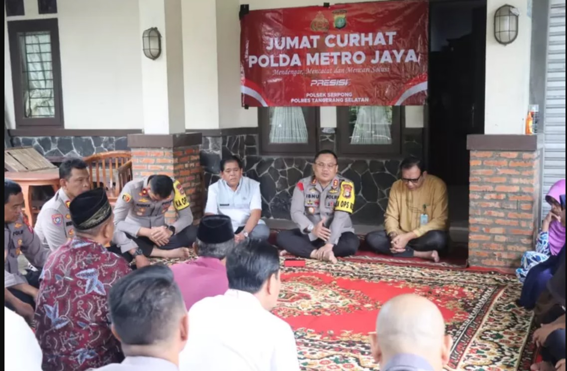 Kapolres Serap Aspirasi Warga Lengkong Gudang Kapolres Tangsel AKBP Ibnu Santoso menggelar kegaian Jumat Curhat di Lengkong Gudang, Kecamatan Serpong.(Dra)