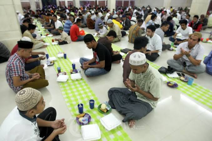 Melihat Bukber Di Masjid Fatullah UIN Jakarta Ist