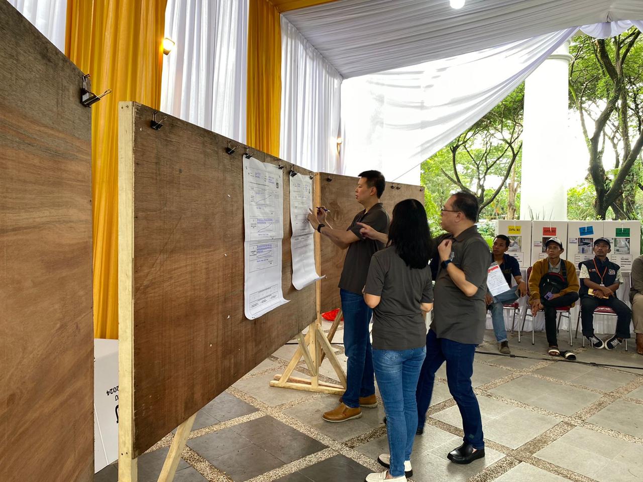 Partisipasi Pemilih Di Tangsel Capai 85,7% KPU Kota Tangsel menyebutkan partisipasi pemilih di Kota Tangsel sebanyak 85,7 persen dari total 1.022.237 pemilih.(Dra)