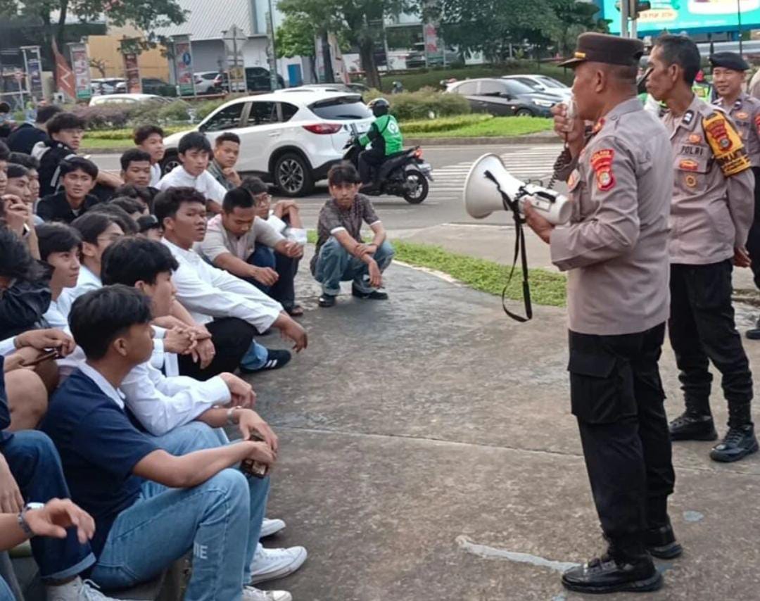 Pelajar Konvoi Bagi-bagi Takjil di Bintaro Dibubarkan, Kapolsek: Niatnya Baik Caranya Salah! Foto : Ist