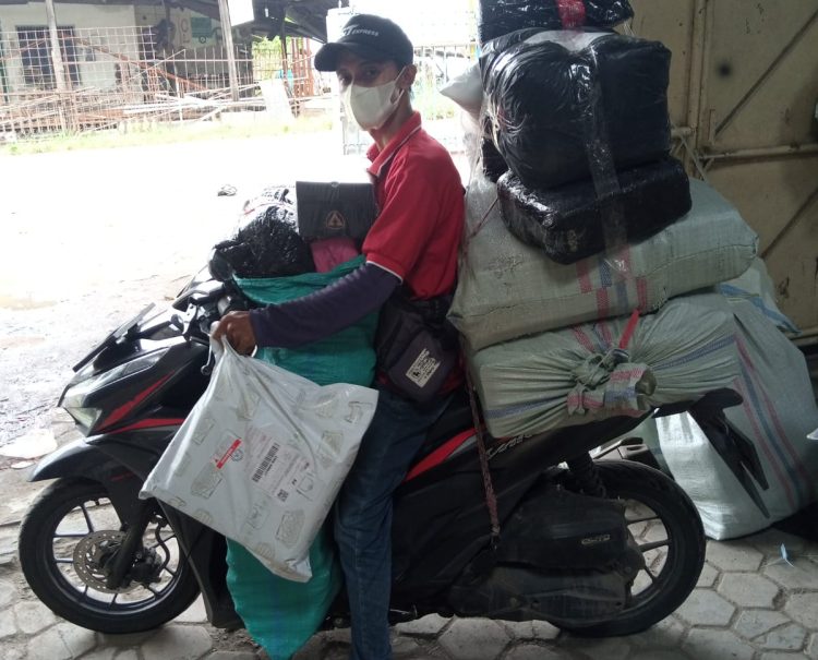 Pengemudi Ojek Online Dan Kurir Paket Juga Berhak Memperoleh THR Foto : Ist