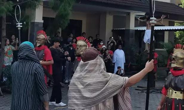 Peringatan Jumat Agung, Gereja Santo Nikodemus Ciputat Menggelar Visualisasi Jalan Salib Foto : Ist