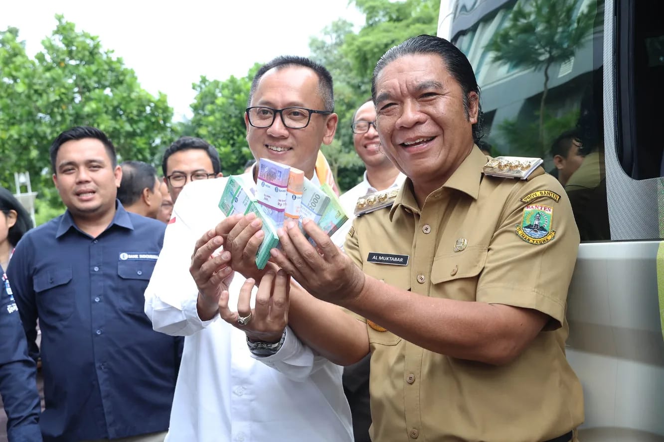 Pj Gubernur Al Muktabar Imbau Masyarakat Menukarkan Uang di Lembaga Resmi Foto : Humas Pemprov