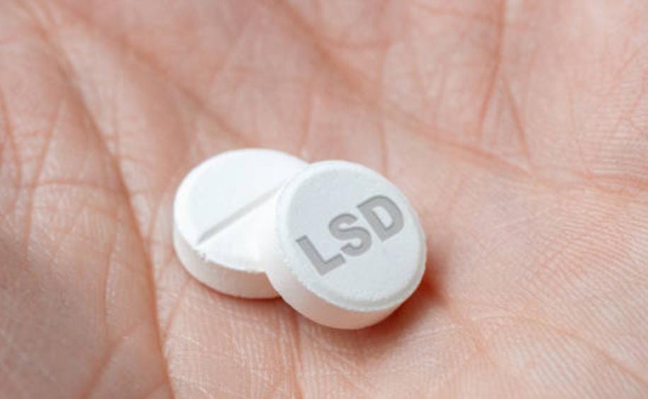 Polisi Ungkap Penyebaran Narkoba Jenis LSD dari Jerman, Kurir Ditangkap Foto : Ist