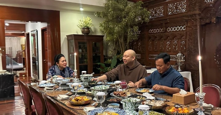 Prabowo Bukber Bareng Mbak Titiek Dang Didit Foto : IG