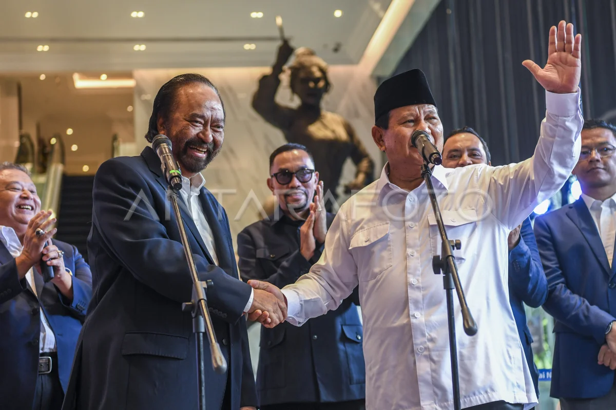 Prabowo-Paloh Saling Hormat Saling Rangkul Foto : Ist