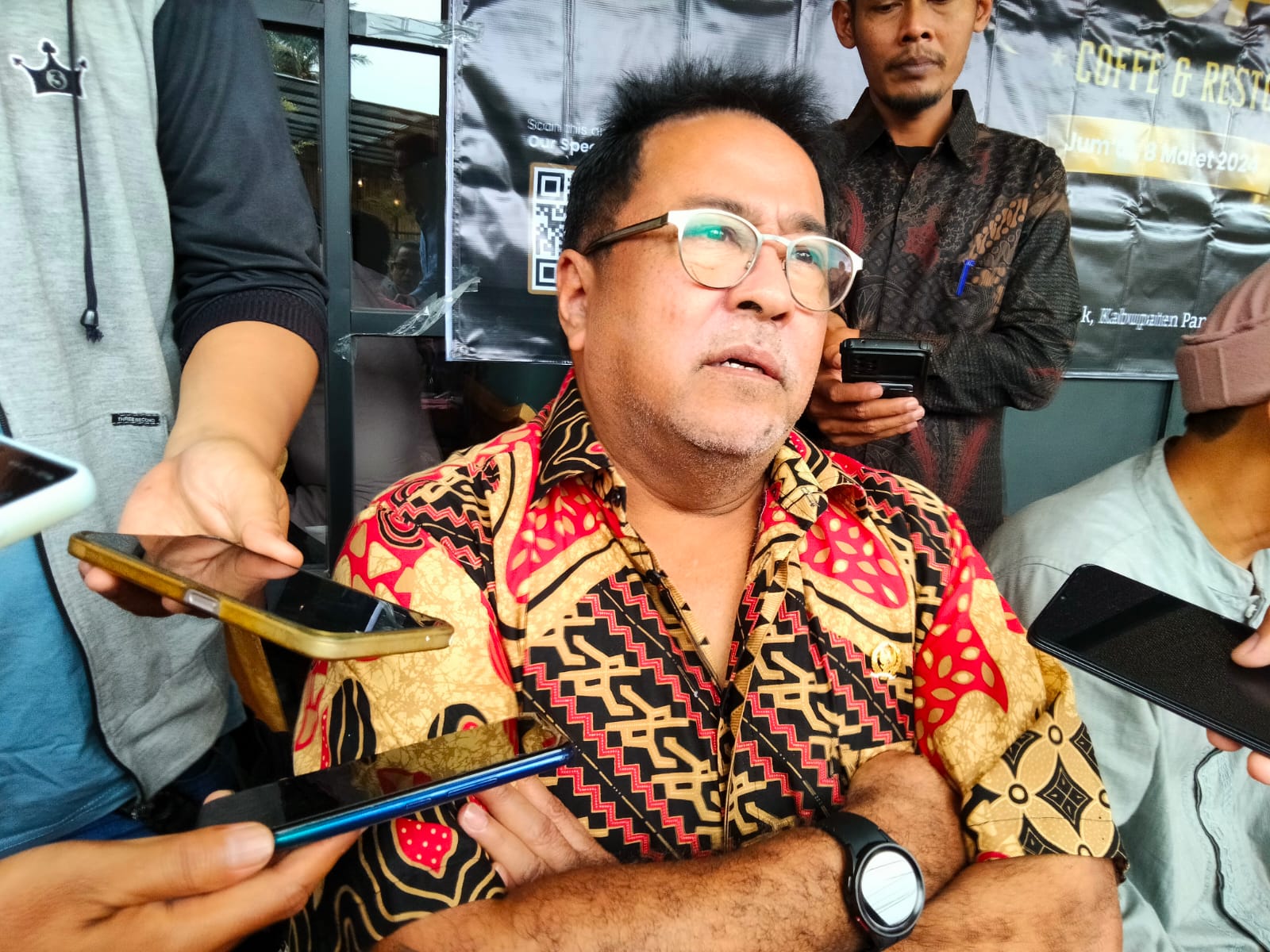 Si Doel Siap Maju di Pilgub Banten 2024 Anggota DPR RI, Rano Karno saat diwawancara wartawan di Pucuk Pare Resto, Pandeglang, Jumat (8/3/2024).(Istimewa)