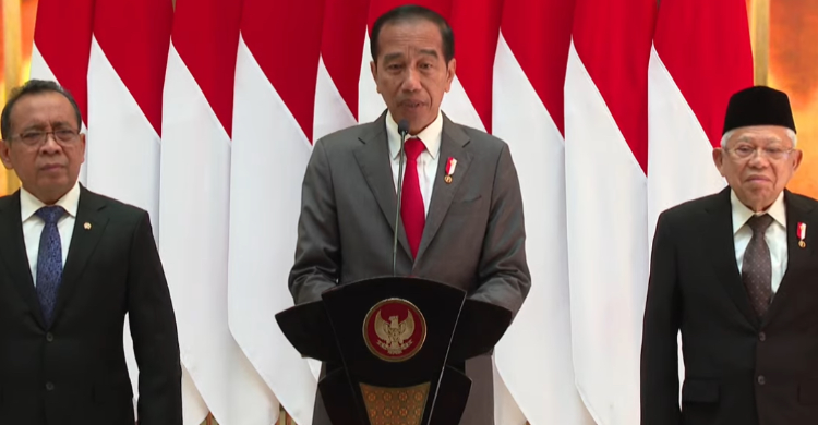 Presiden Jokowi di Bandara Halim Perdanakusuma sebelum kunker ke Australia. Foto : Ist