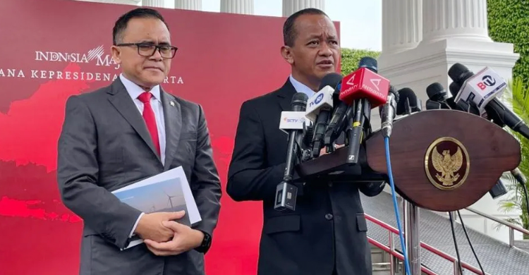 Bahlil Menyayangkan Pernyataan Hasto Soal Pertemuan Tokoh Bangsa Menteri Investasi/Ketua BKPM Bahlil Lahadalua (kanan) saat berada di Istana. Foto : Ist
