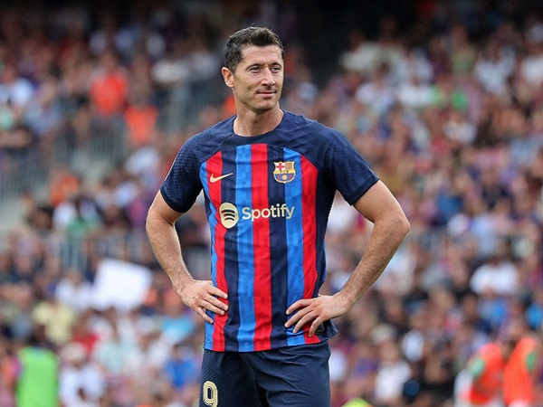 Barca Amankan Posisi Runner Up, Lewandowski Cetak Hattrick Sang pahlawan Barca Robert Lewandowski. Foto : Ist