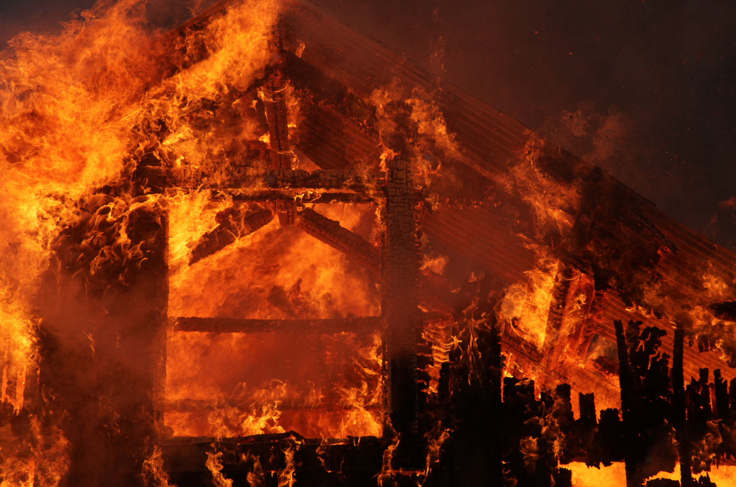 Ditinggal Mudik, 2 Rumah Ludes Terbakar Ilustrasi