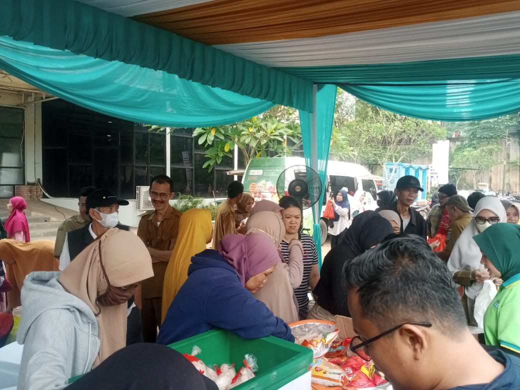 Gerakan Pangan Murah di Tandon Ciater Diserbu Warga Tangsel Foto : Mg.Rizki