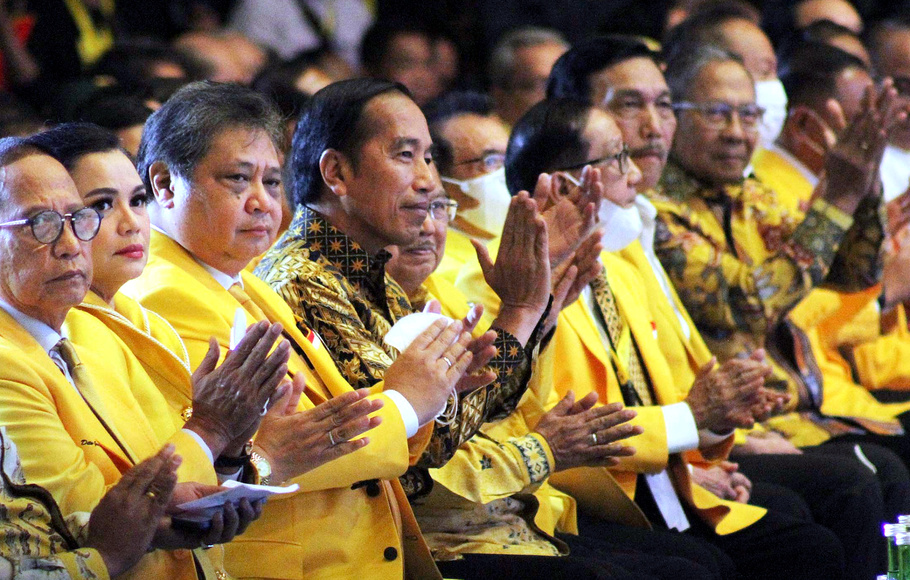Jokowi Jadi Rebutan Golkar Dan PAN Jokowi saat hadir diacara Golkar. Foto : Ist