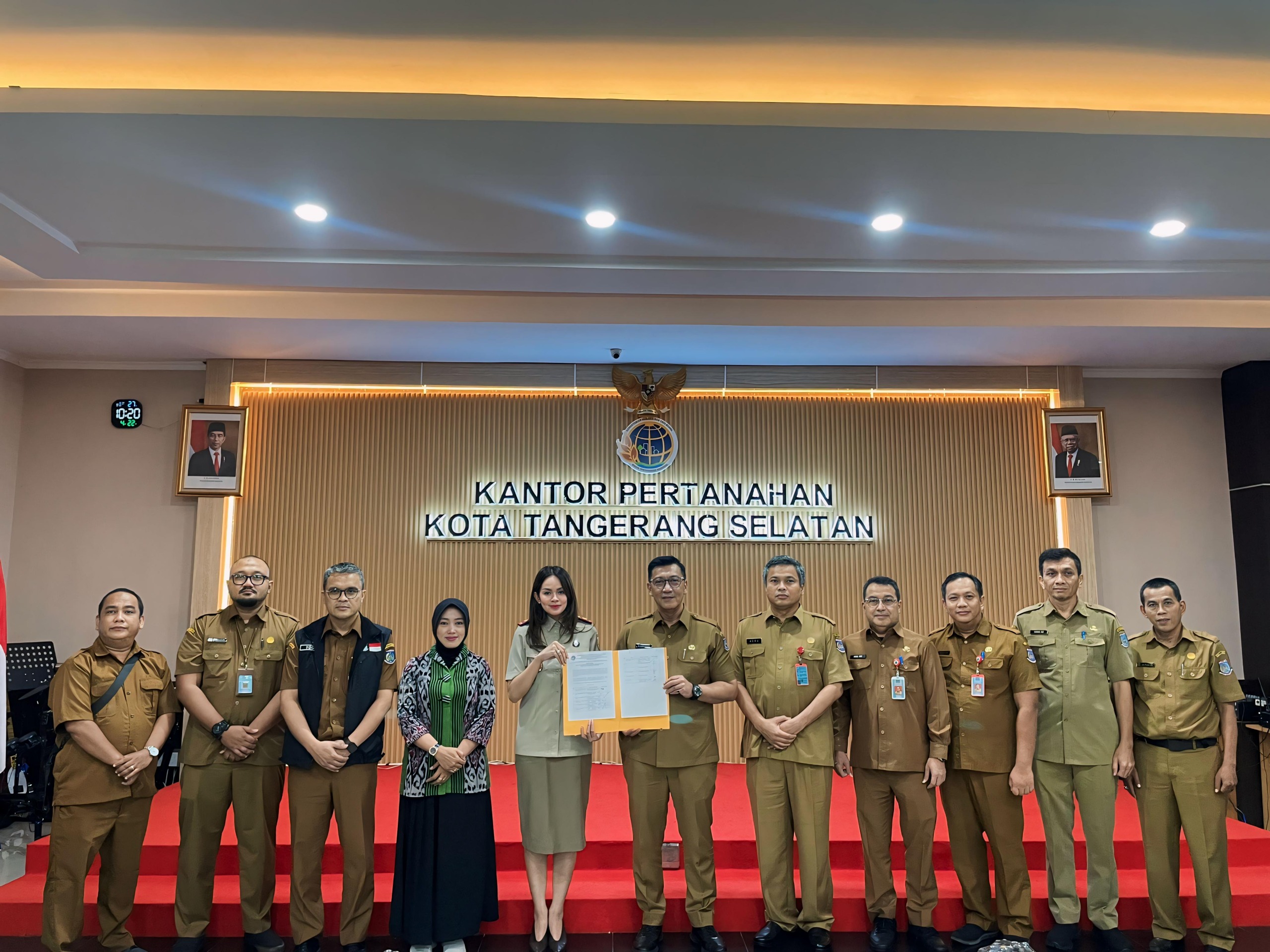 Kantor Pertanahan Tangsel Bacakan Deklarasi & Penggabungan Puzzle Kantor Pertanahan Kota Tangerang Selatan turut serta melaksanakan kegiatan Gerakan Sinergi Reforma Agraria (GSRA).(dra)