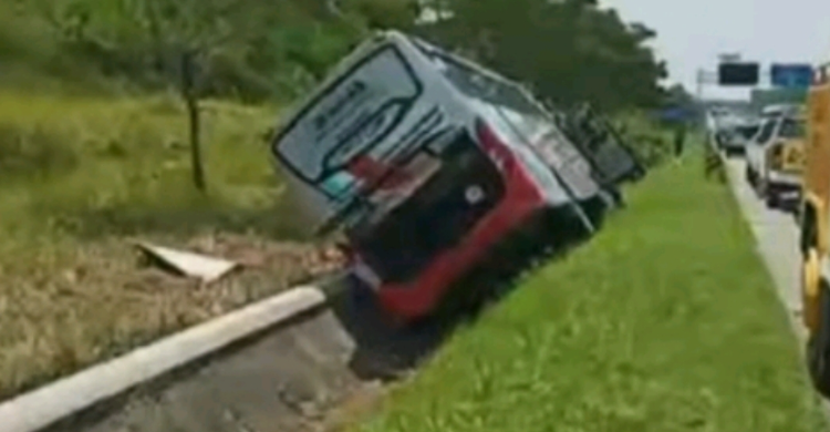 Kecelakaan Bus Rosalia Indah Di Tol Batang, 7 Orang Tewas P Foto : Ist