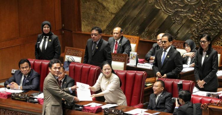 Kelakuan Anggota DPR, Beres Sidang Teriak ”THR Bu Ketua...” Foto : Ist