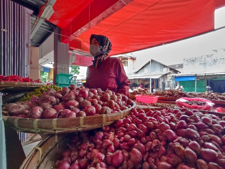 Keluhan Emak-emak Di Tukang Sayur Foto : Ist