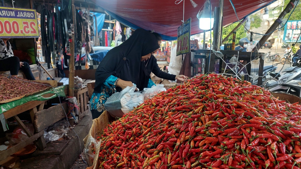 Harga bahan pokok mengalami penurunan.(mg2)