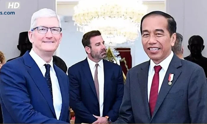 Luhut Dapat Mandat Dari Presiden, Untuk Memberi Kemudahan Kepada Apple Investasi Bangun Smart City Di IKN Bos Apple Tim Cook (kiri) saat di Istana bersama Presiden Jokowi. Foto : Ist