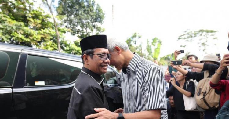 Mahfud Hadiri Open House Di Rumah Baru Ganjar Pranowo Foto : Ist