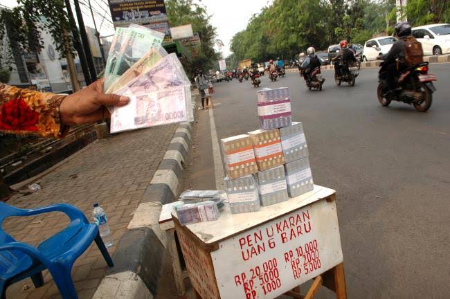 Maling di Tangerang Gondol Uang dari Penyedia Jasa Tukar Foto : Ist