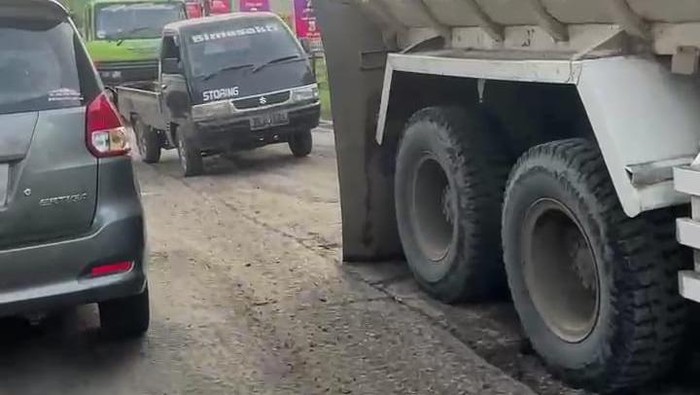 Masih Banyak Truk Nakal di Parung Panjang, Pemkab Bogor Bentuk Satgas! Foto : Ist