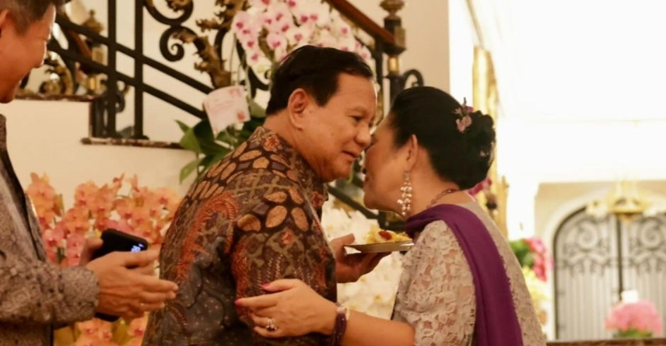 Mbak Titiek Ultah, Terima Tumpeng Dari Prabowo Lalu Cipika-Cipiki Foto : Ist