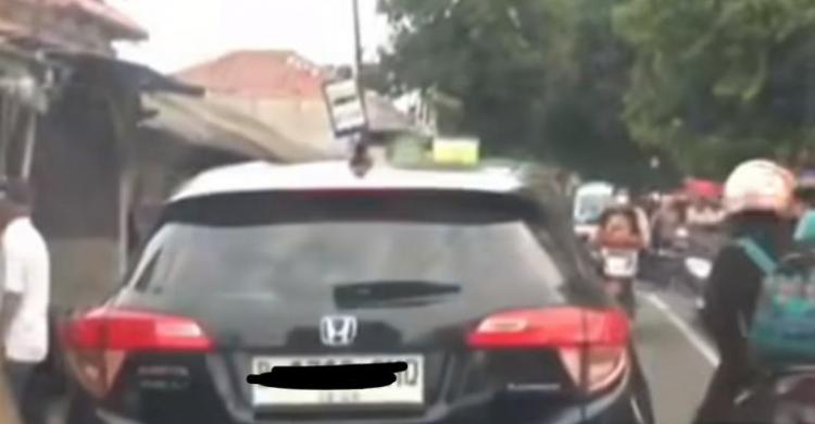 Parkir Sembarangan Plus Ludahi Orang, Pengemudi Akhirnya Minta Maaf Foto ; Ist