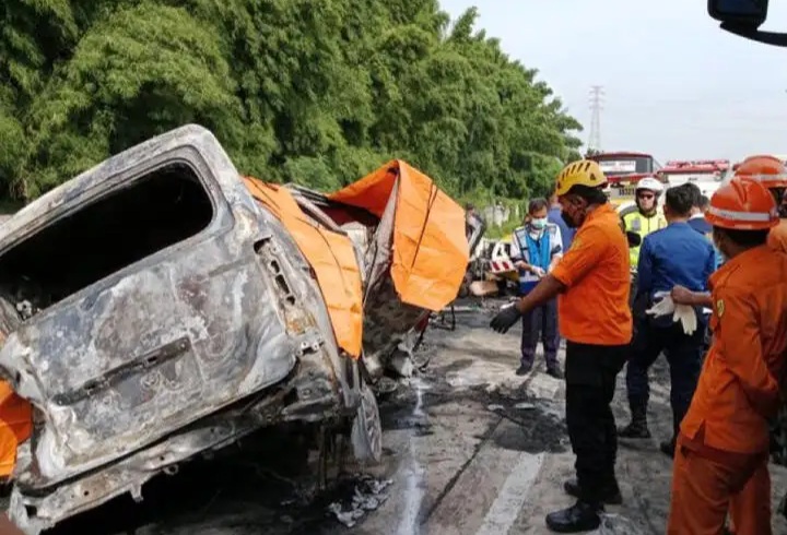 Mobil Travel ilegal yang mengalami kecelakaan. Foto : Ist