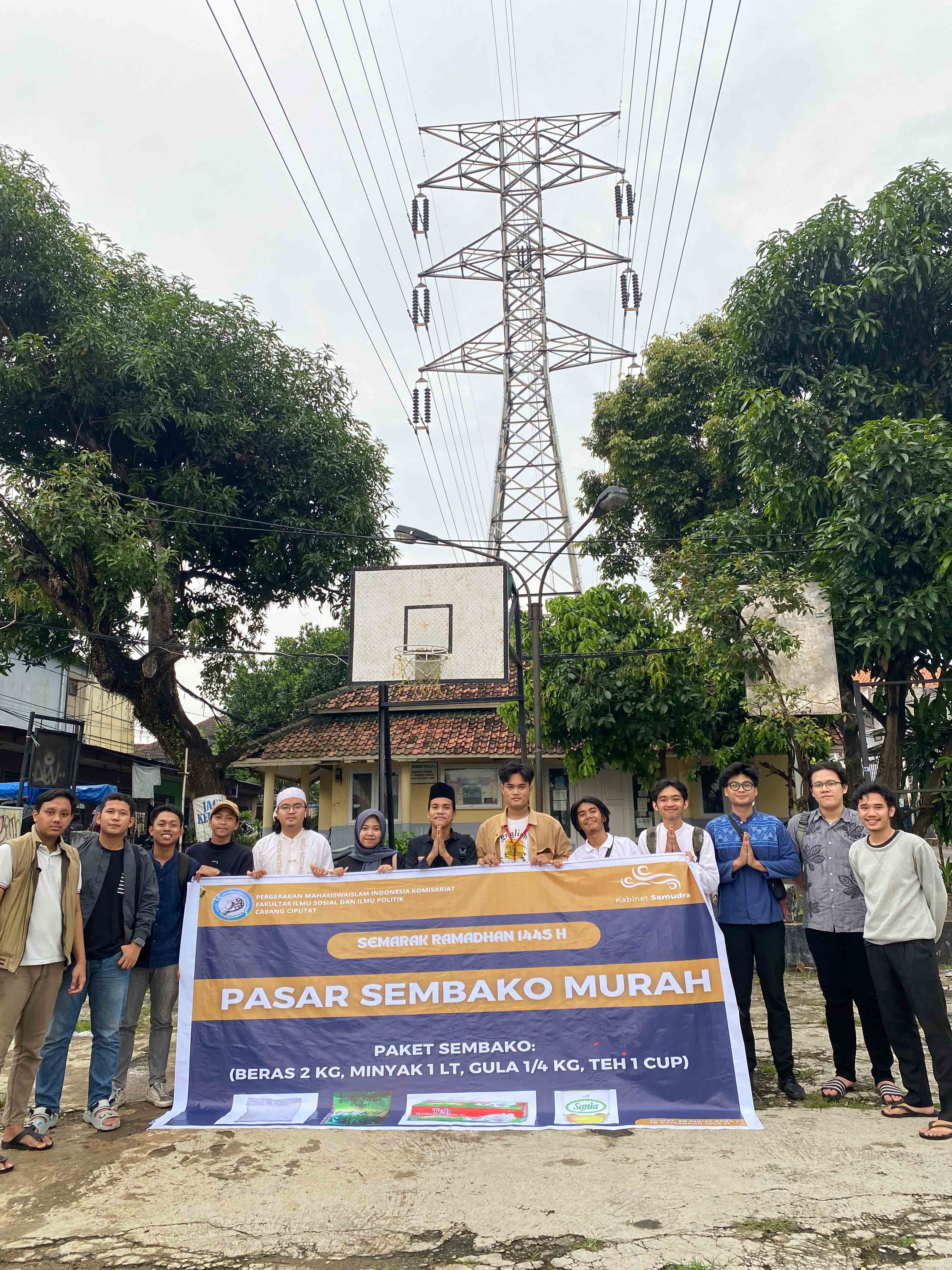 PMII Komfisip UIN Hadirkan Pasar Sembako Murah Salah satu rangkaian kegiatan PMII Komfisip di bulan Ramadan yaitu pasar sembako murah.(mg1)