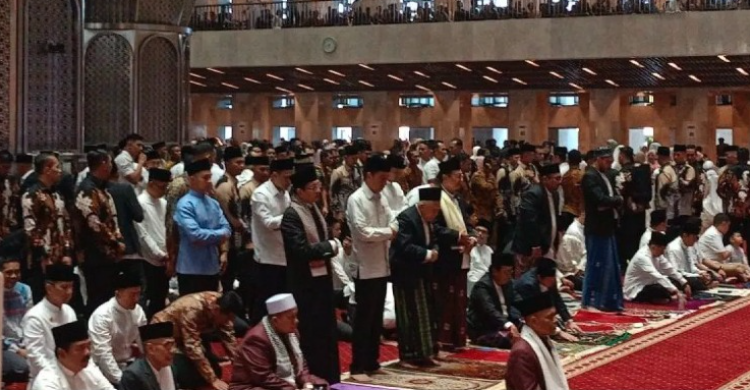 Presiden, Wapres, Sejumlah Menteri Dan Pejabat Salat Idul Fitri di Masjid Istiqlal Foto : Ist