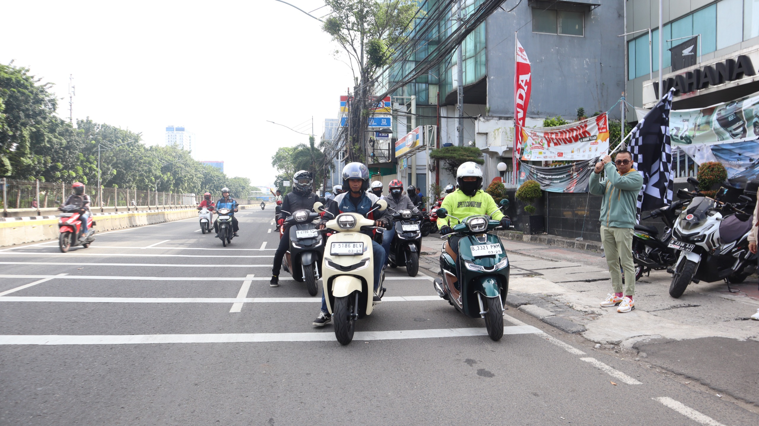 Pegiat media city touring dengan Honda Stylo.(ist).