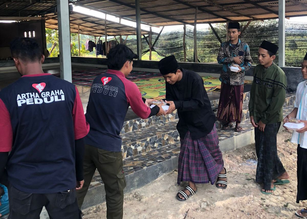 Sambut Lebaran, Artha Graha Peduli dan PT Makmur Elok Graha Berbagi Berkah Melalui Pasar Murah Sembako Foto : Ist