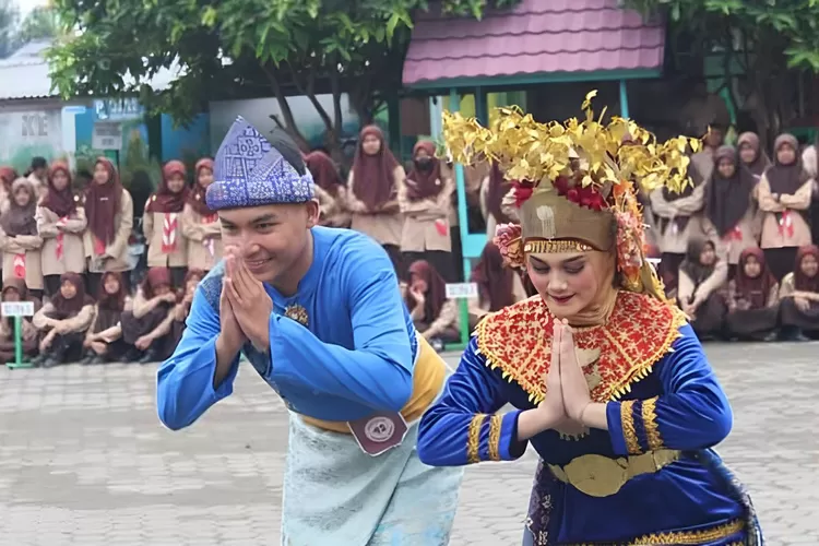 Seragam Adat untuk SD Dan SMP, Menjadi Tambahan Beban Orang Tua Murid Ilustrasi. Foto : Ist