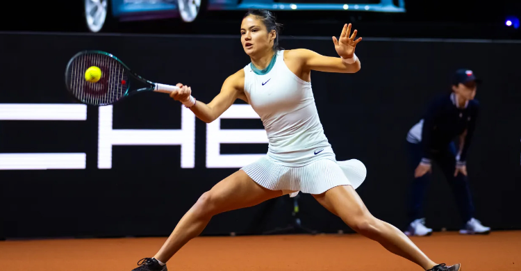 Tennis Stuttgart Open 2024, Emma Raducanu Kalahkan Kerber 2 Set Langsung Emma Raducanu. Foto : Ist