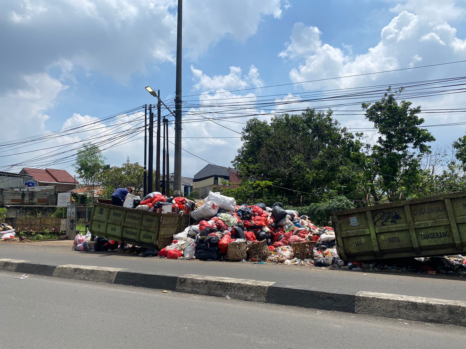 Volume Sampah Naik 20% Selama Lebaran Volume sampah pasca lebaran ada kenaikan sampai 20 persen.(dra)