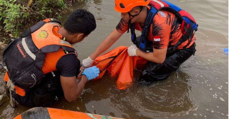 2 Korban Tenggelam Di Sungai Ciliwung, Ditemukan Dalam Kondisi Tak Bernyawa Foto : Ist